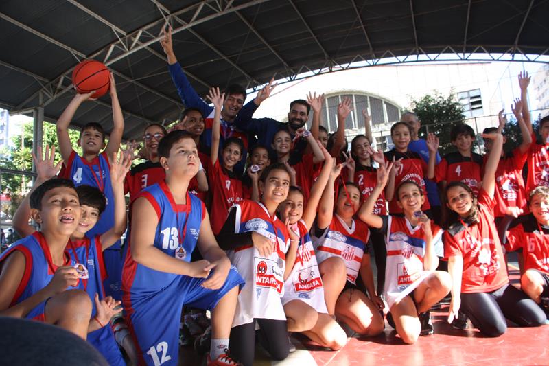 Festival de Basquete 60 anos Caiçaras movimenta crianças e ADOLESCENTES no  clube - Clube Caiçaras