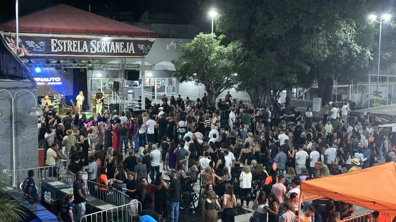 Galeria estrela-sertaneja-primavera-reune-familias-e-amigos-em-noite-de-festa